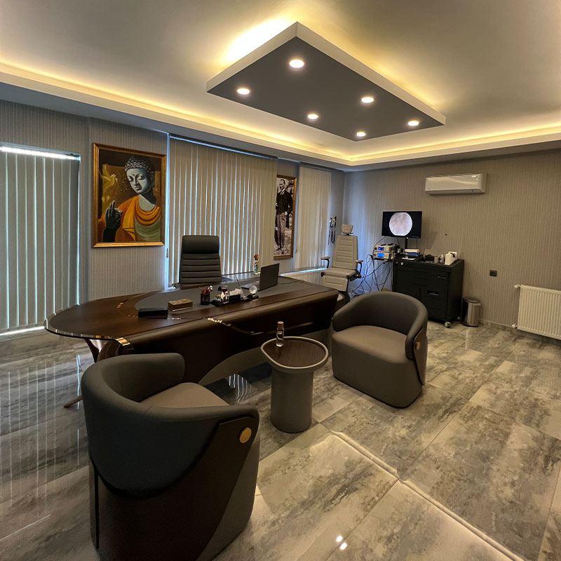 İşitsel testler: İşitme kaybı olan hastalar için işitsel testler uygulanır. Bu testler arasında odyometri, timpanometri ve işitsel beyin sapı cevap testleri bulunur. Bu testler işitme seviyesini ve işitme sorunlarının nedenini belirlemeye yardımcı olur.